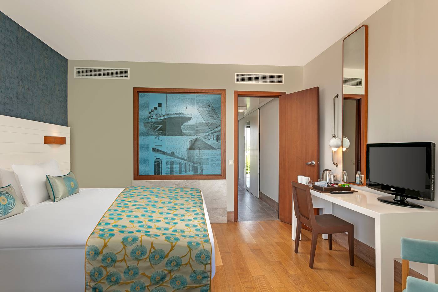 Titanic-Deluxe-Lara-Room-34