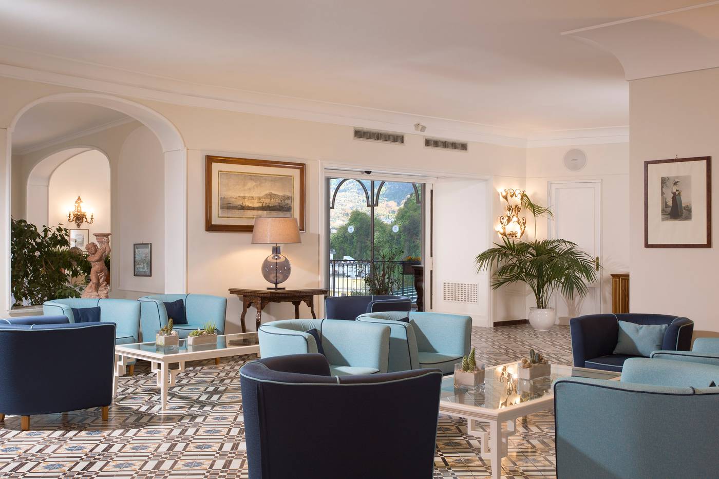 Grand-Hotel-Capodimonte-Lobby-49