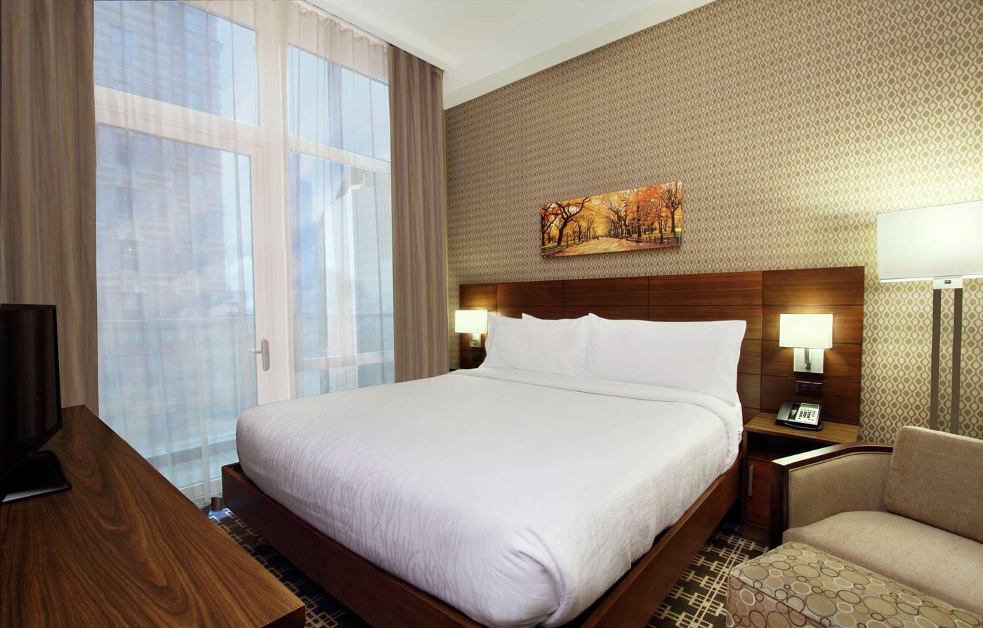 Hilton-Garden-Inn-New-York-Midtown-Park-Ave-Room-14