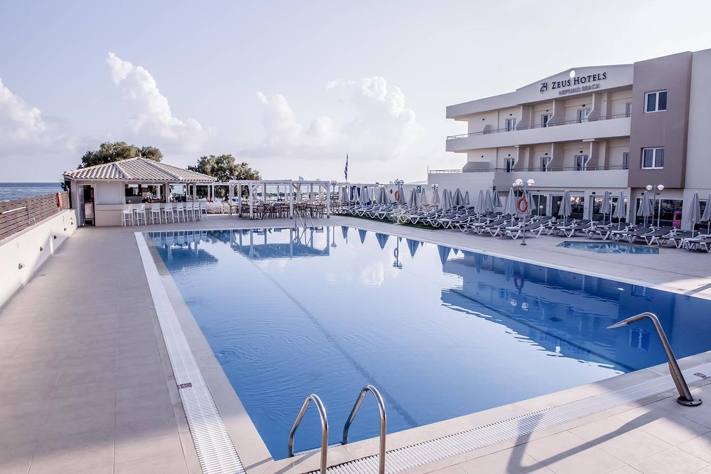 Neptuno-Beach-Pool-2