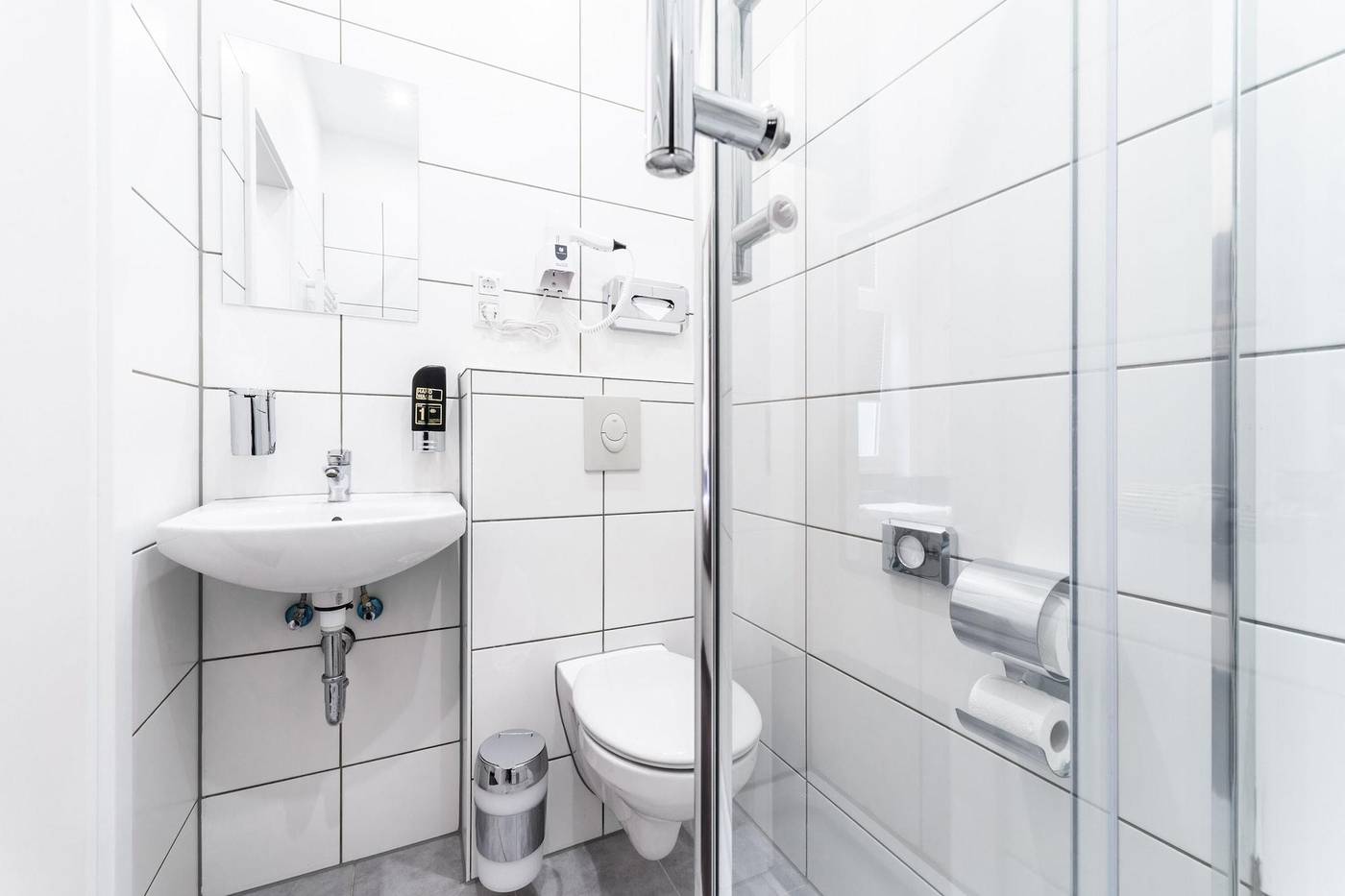 Upper-Room-Hotel-Room-40