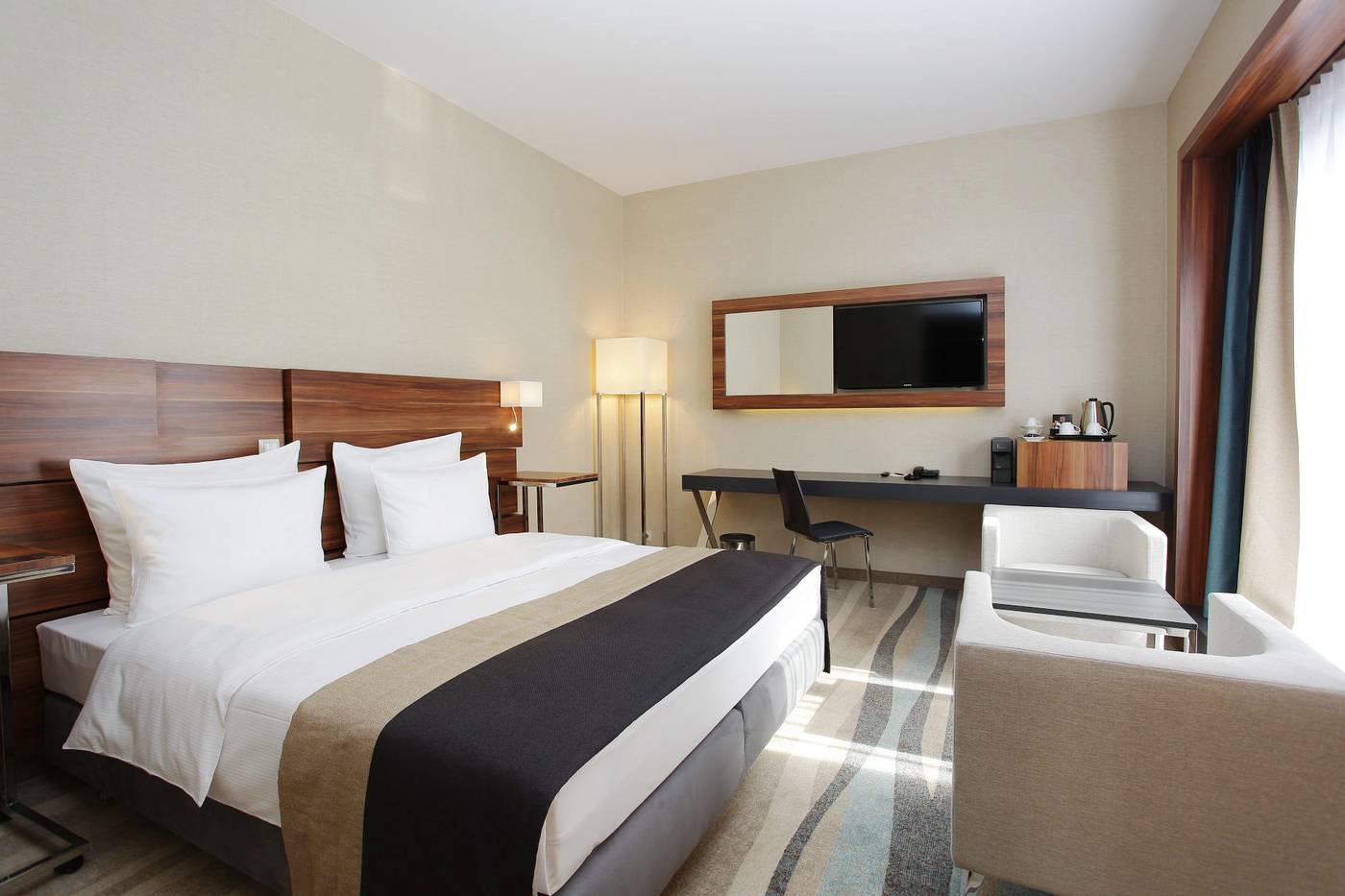 Warsaw-Plaza-Hotel-Room-8