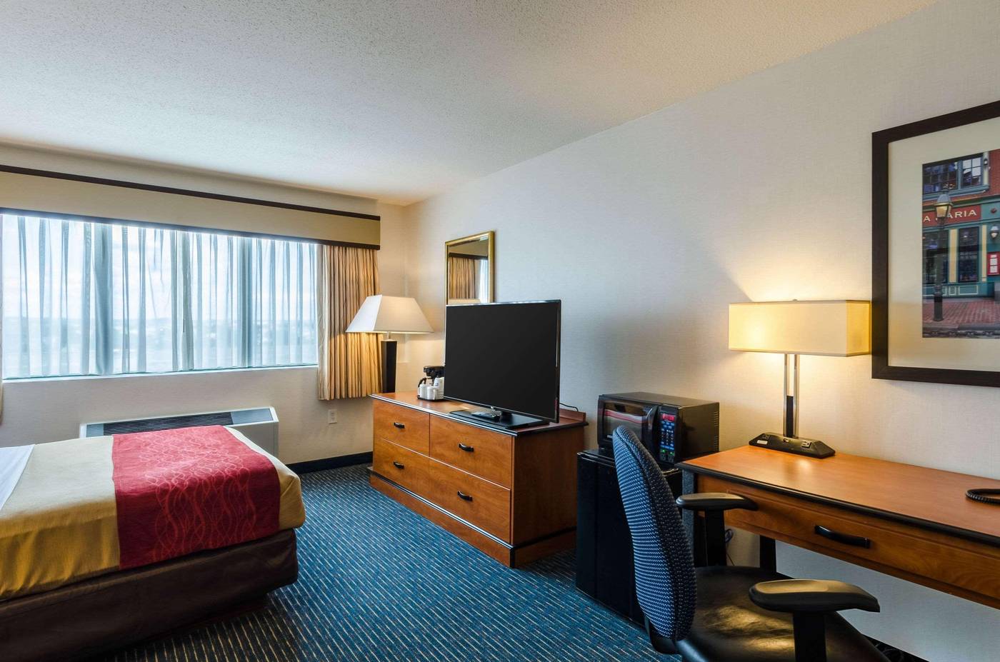 Comfort-Inn---Suites-Logan-Airport-Room-35