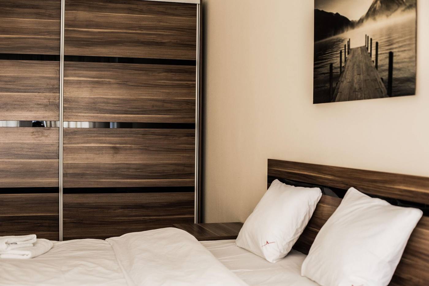 Senator-Warsaw-Apartments-Room-30