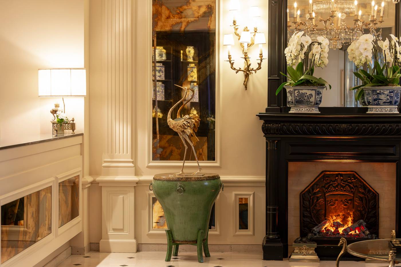 West-end-Paris-Lobby-23