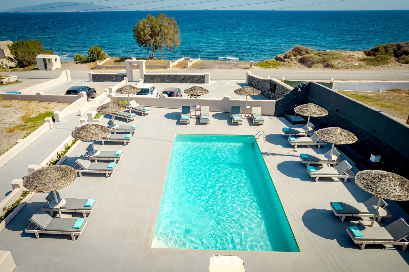 En-Plo-Boutique-Suites---Oia-Santorini-Pool-2