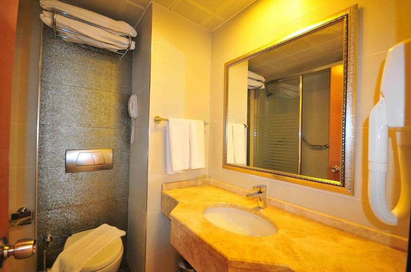 Pasa-Beach-Hotel-Room-16