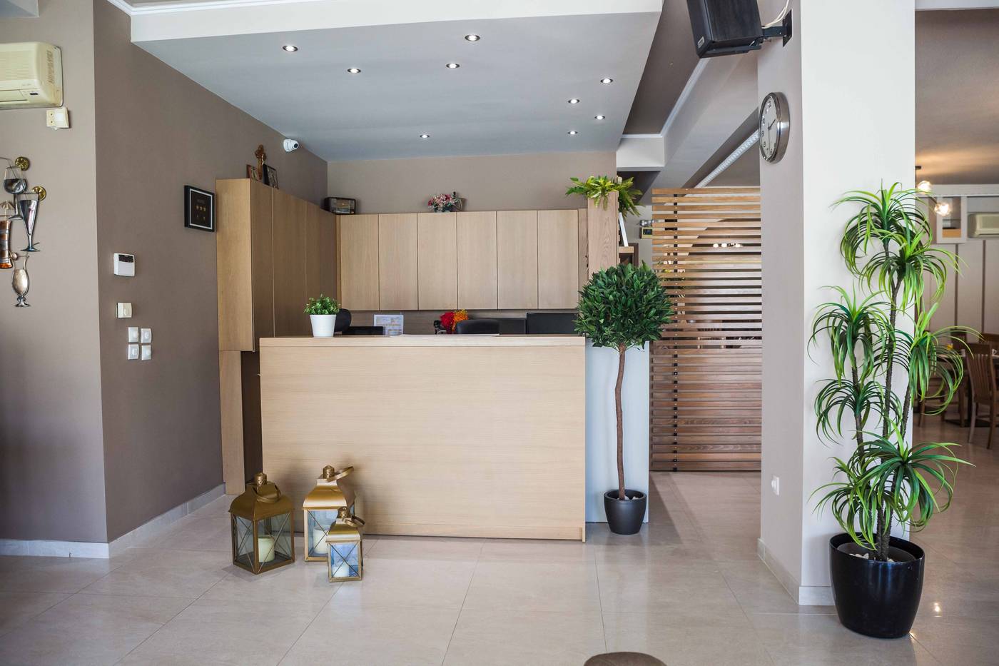 Sarantis-Hotel-Lobby-33