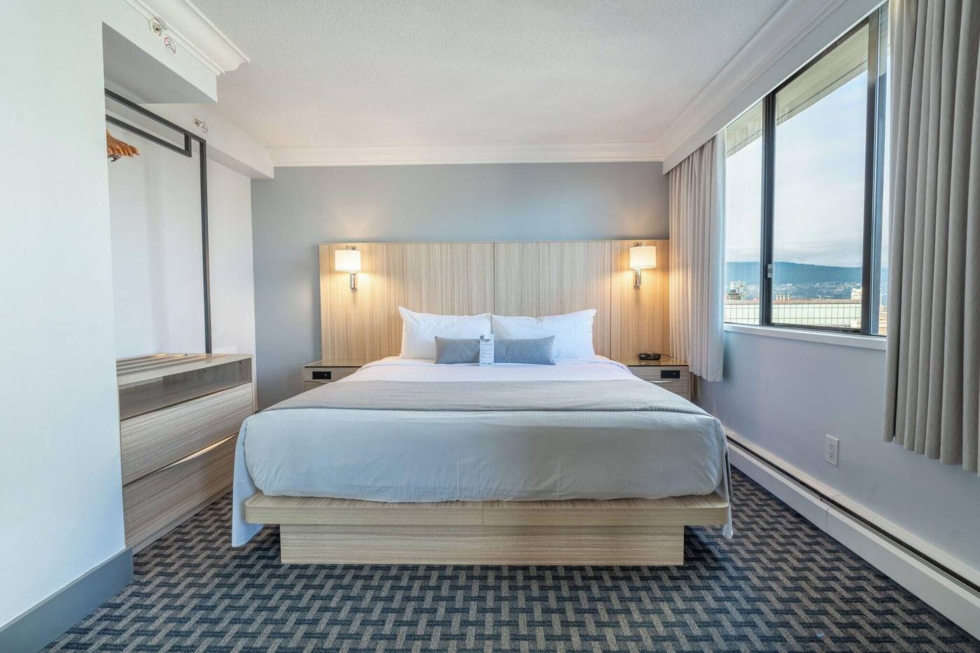 Century-Plaza-Hotel---Spa-Vancouver-Room-50