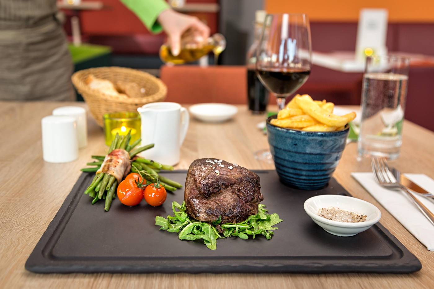 Holiday-Inn-Berlin-City-East-Side-Restaurant-53