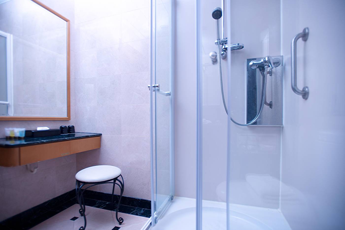 Best-Western-Plus-Hotel-Hong-Kong-Room-15