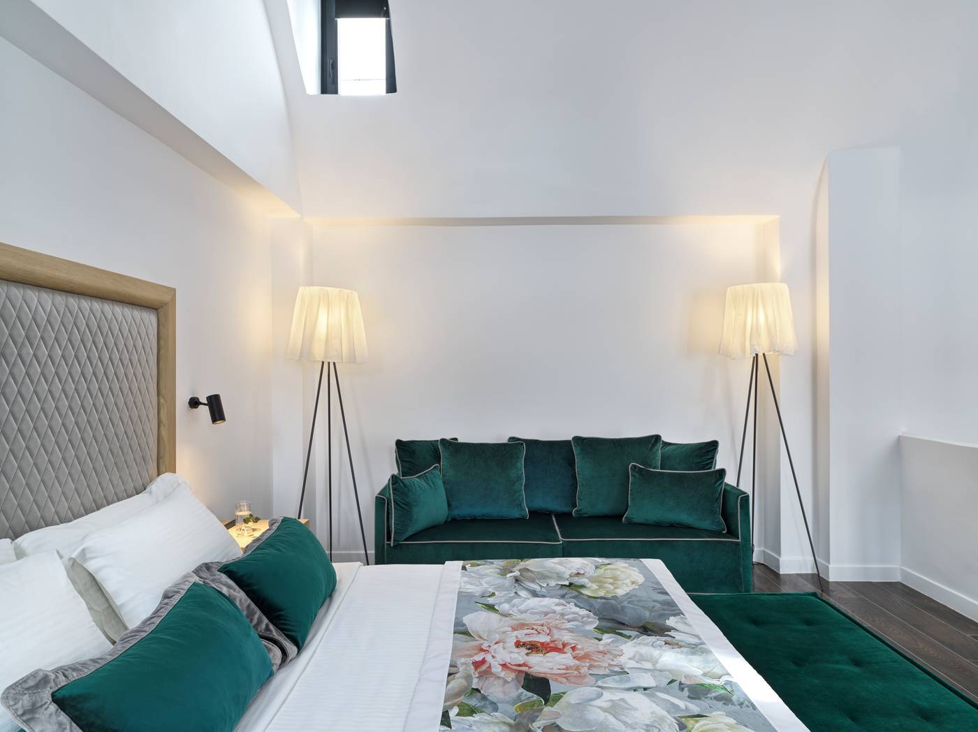 Katikies-Garden-Santorini---The-Leading-Hotels-Room-19