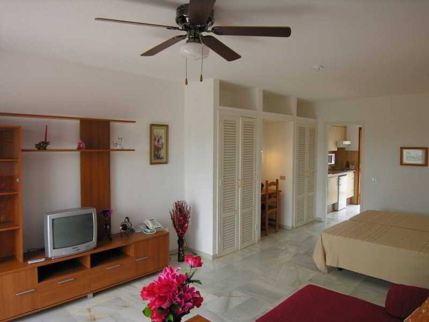 Florida-Park-Club-Room-12