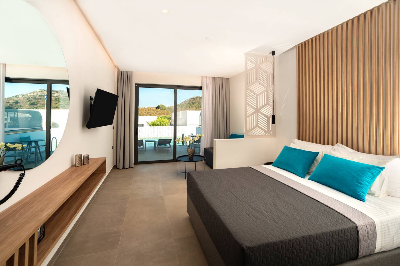 Zoes-Hotel-Room-30