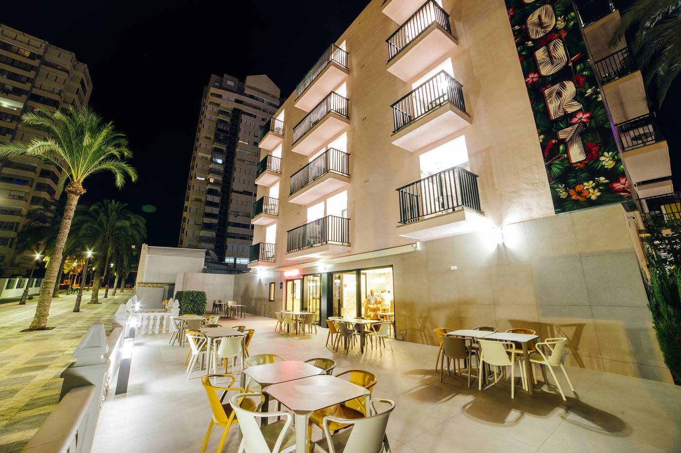 Palm-Court-Apartments-Bar-4