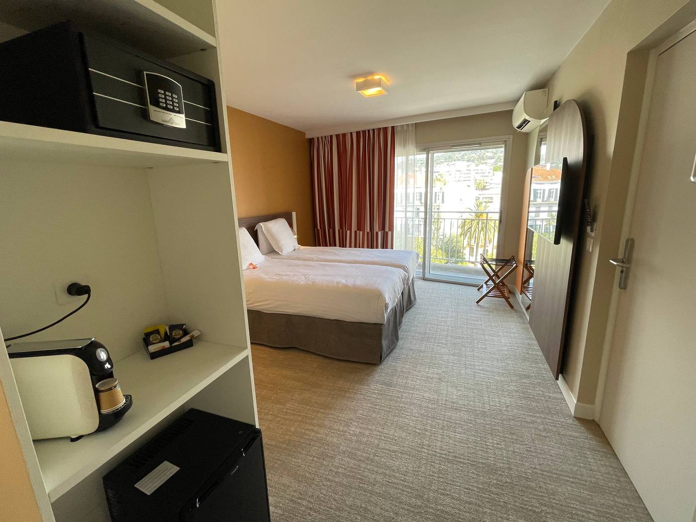 Hotel-Abrial-Cannes-Centre-Room-21