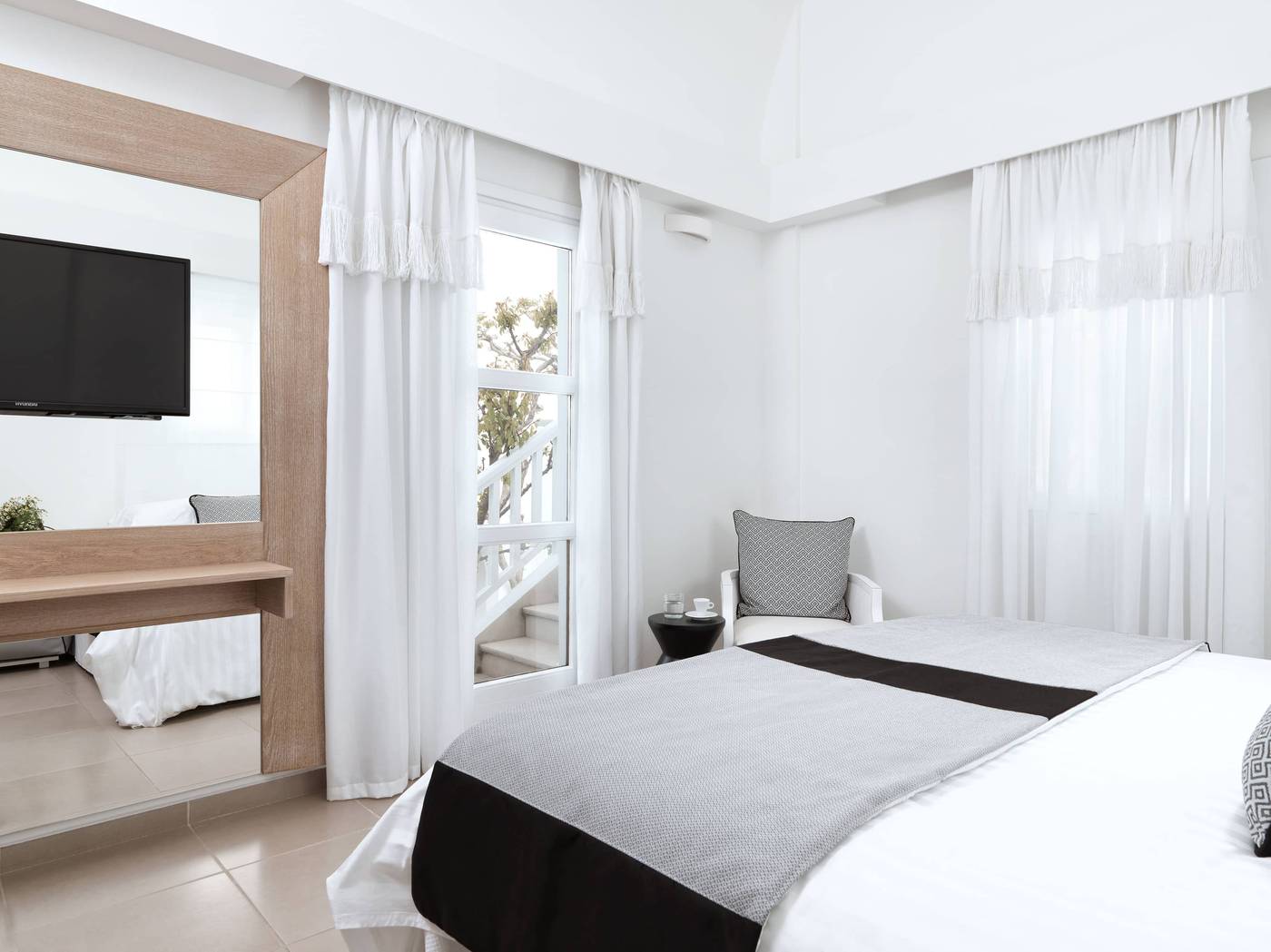 Aressana-Spa-Hotel---Suites-Room-25