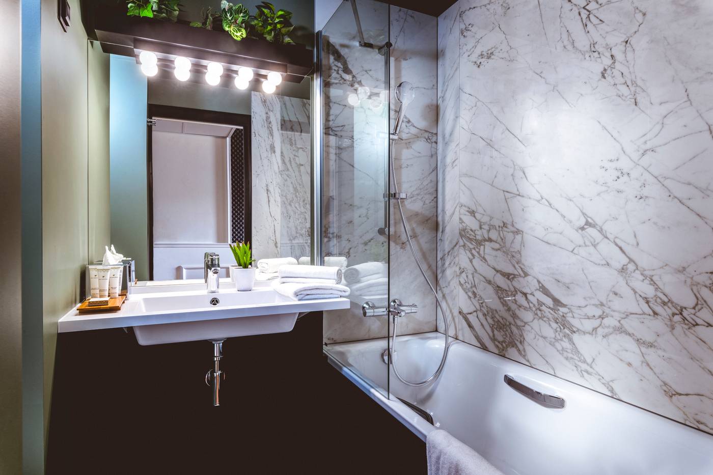 The-ReMIX-Hotel-Room-28