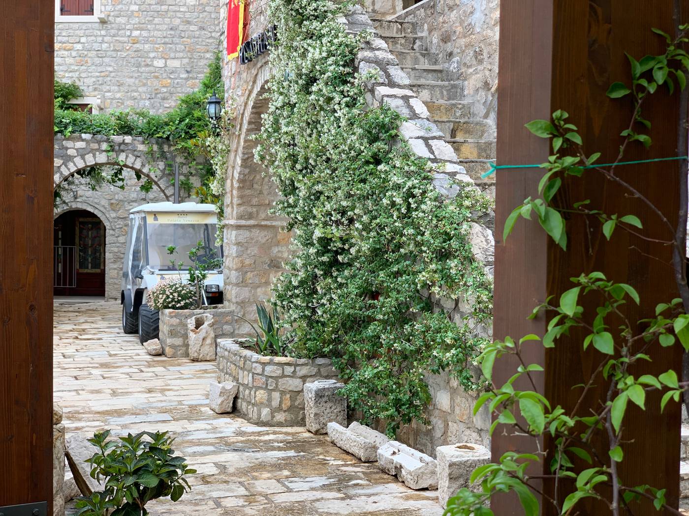 Hotel-Palata-Venezia-Lobby-8