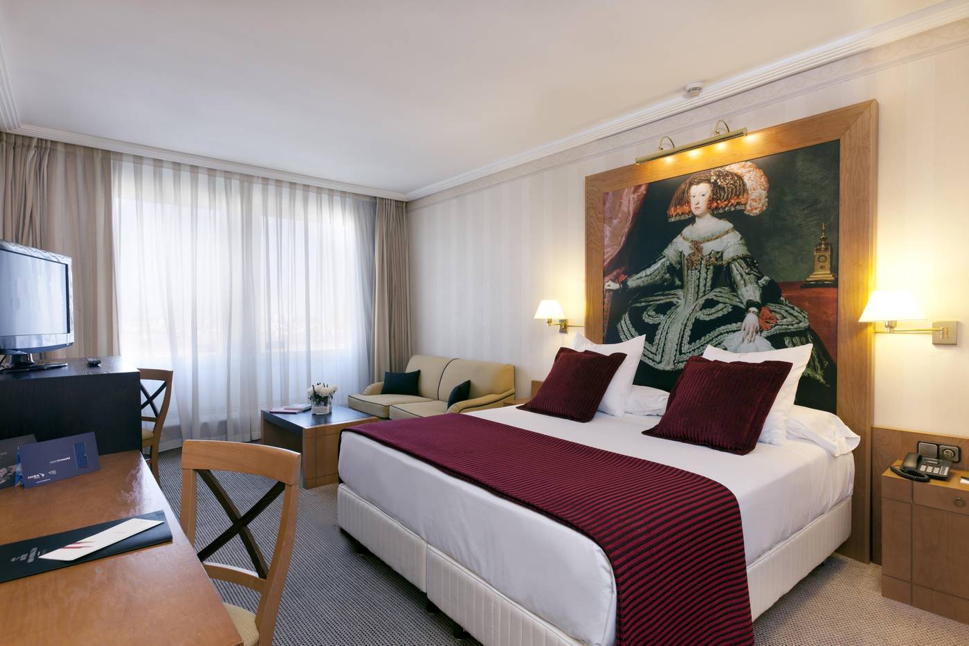 Courtyard-Madrid-Princesa-Room-31