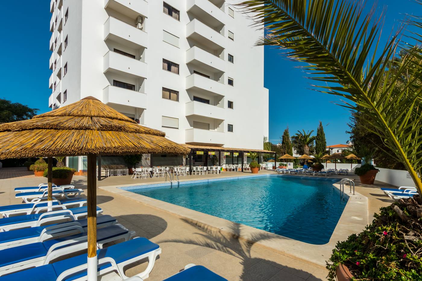 Janelas-do-Mar-Pool-2