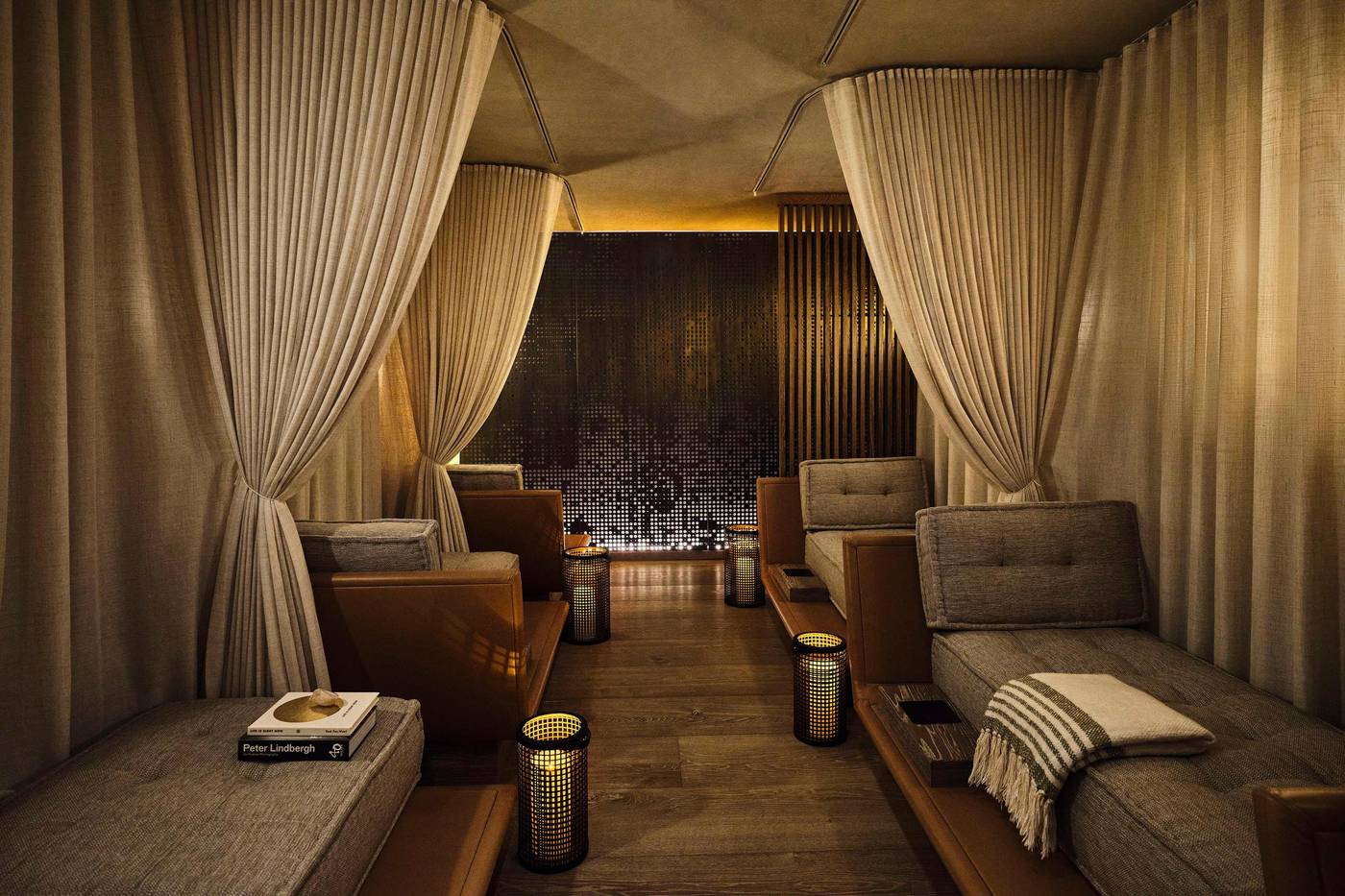 Conrad-Los-Angeles-Sports-and-Entertainment-91