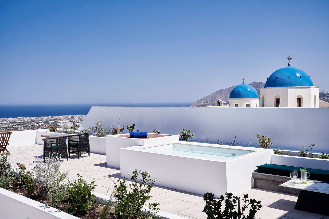 Katikies-Garden-Santorini---The-Leading-Hotels-Room-11