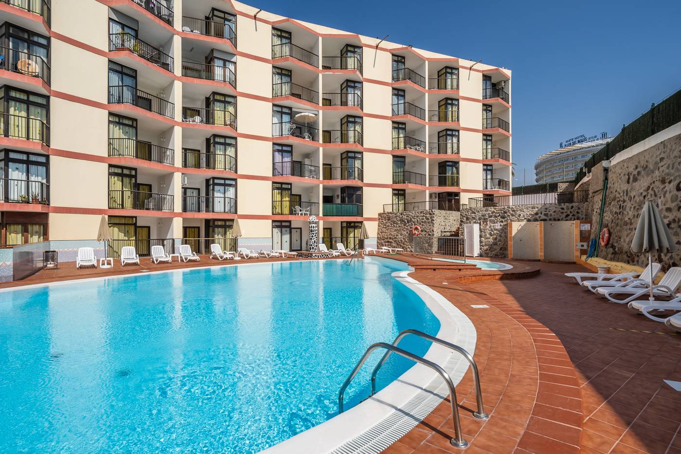 Guinea-Apartments-Pool-3