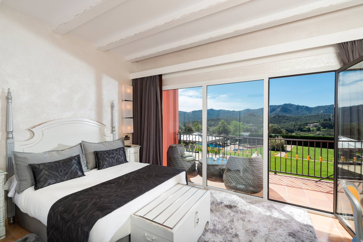 Mas-Tapiolas-Room-41