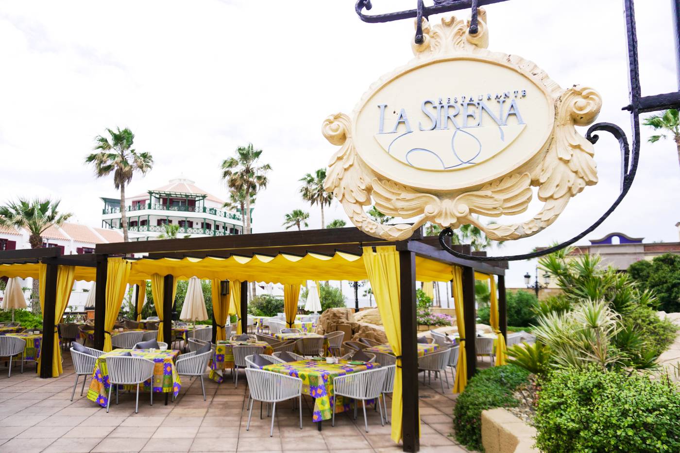 Europe-Villa-Cortes-Restaurant-17