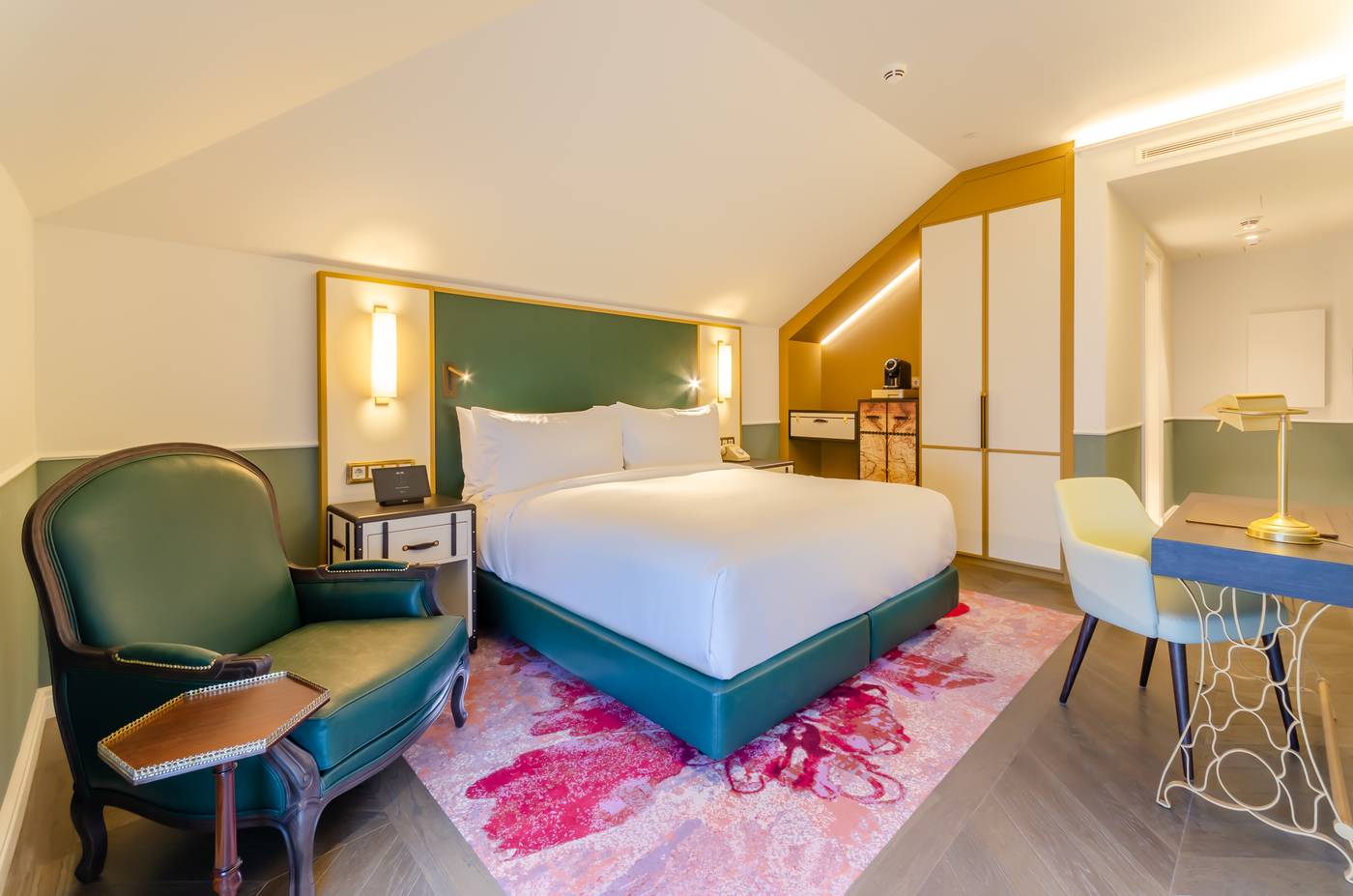 The-Emerald-House-Lisbon--Curio-Collection-by-Hilt-Room-25