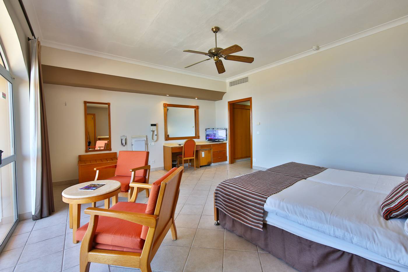 Paradise-Bay-Resort-Hotel-Room-24