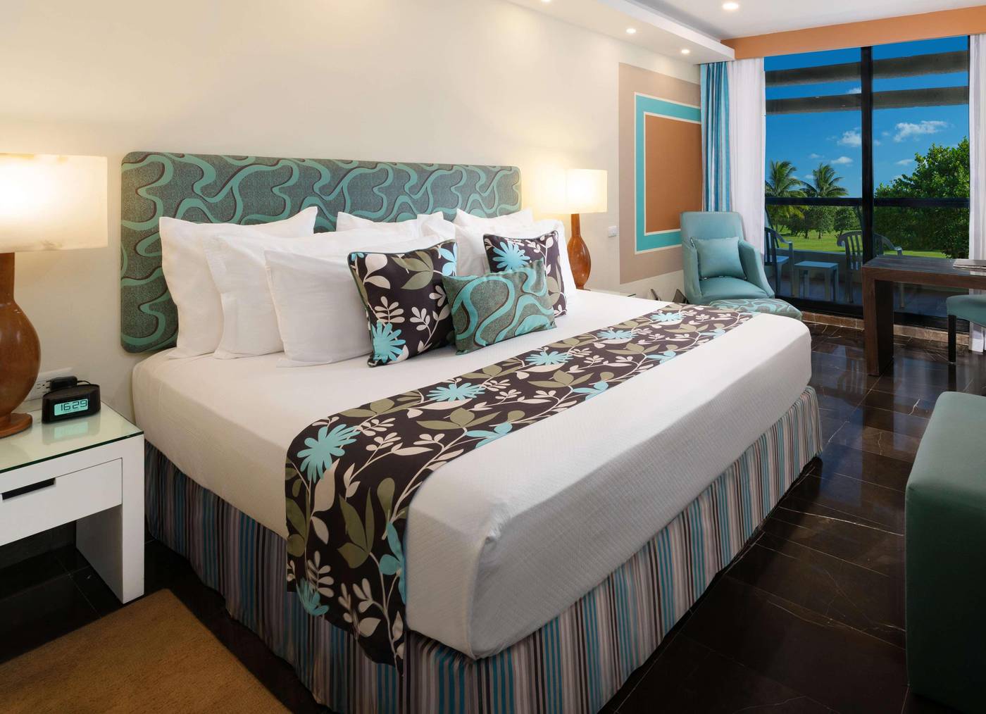 The-Pyramid-at-Grand-Oasis-Room-38