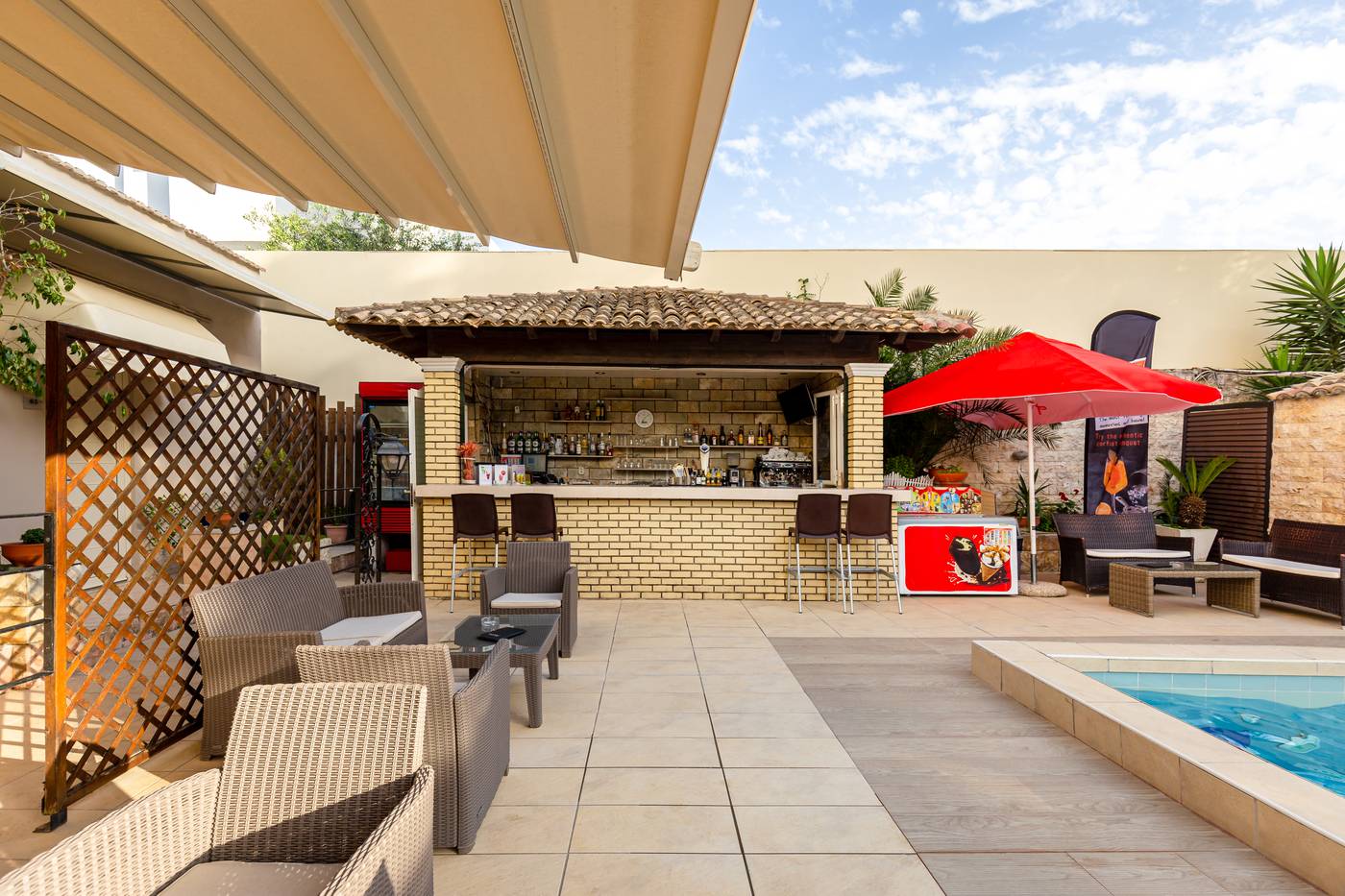 Oasis-Hotel-Bar-7