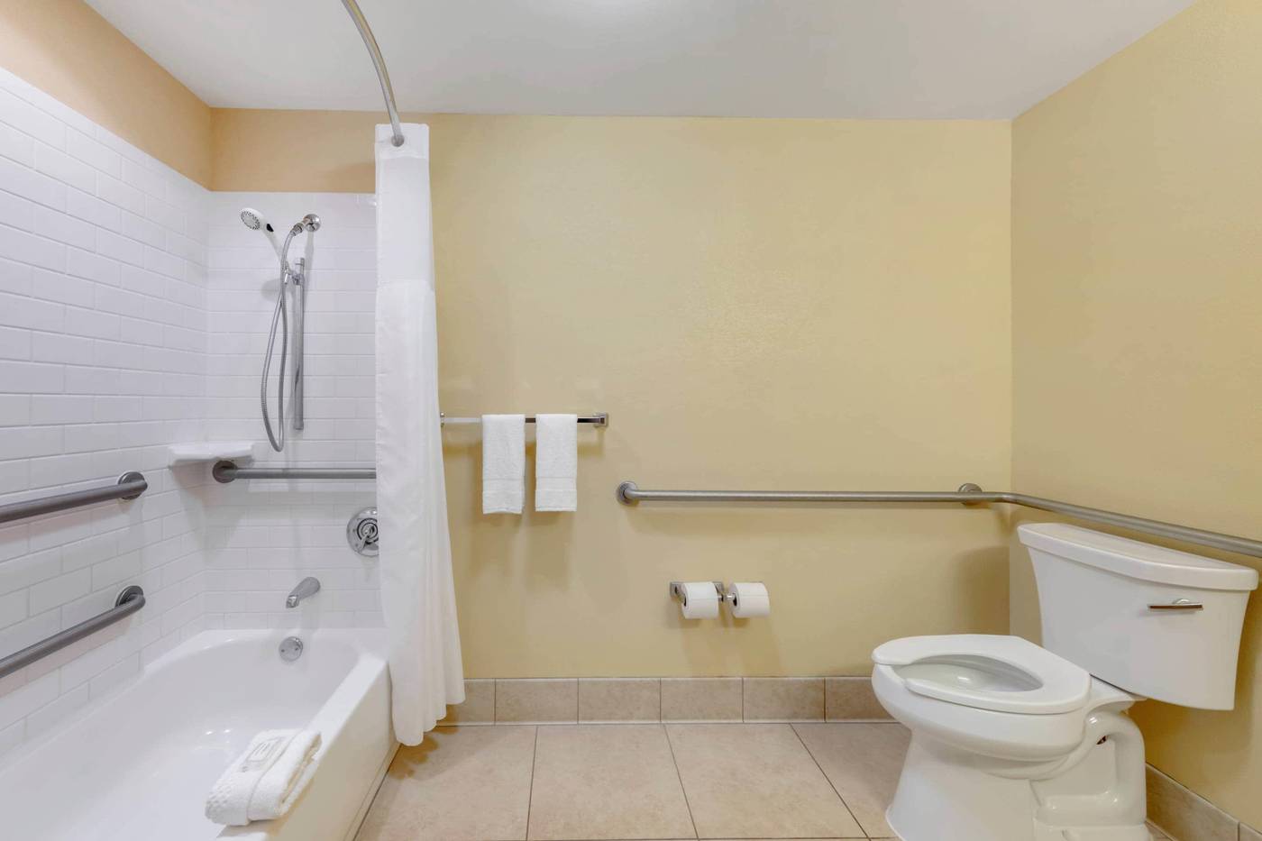 Clarion-Hotel-Anaheim-Resort-Room-46