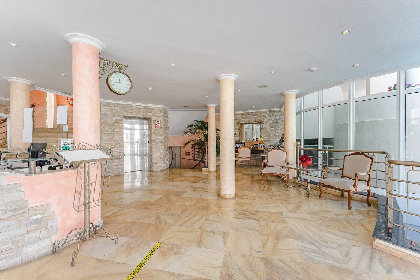 Flamingo-Suites-Lobby-82