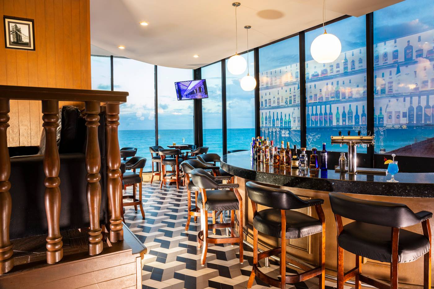 Crown-Paradise-Club-Cancun-Bar-47