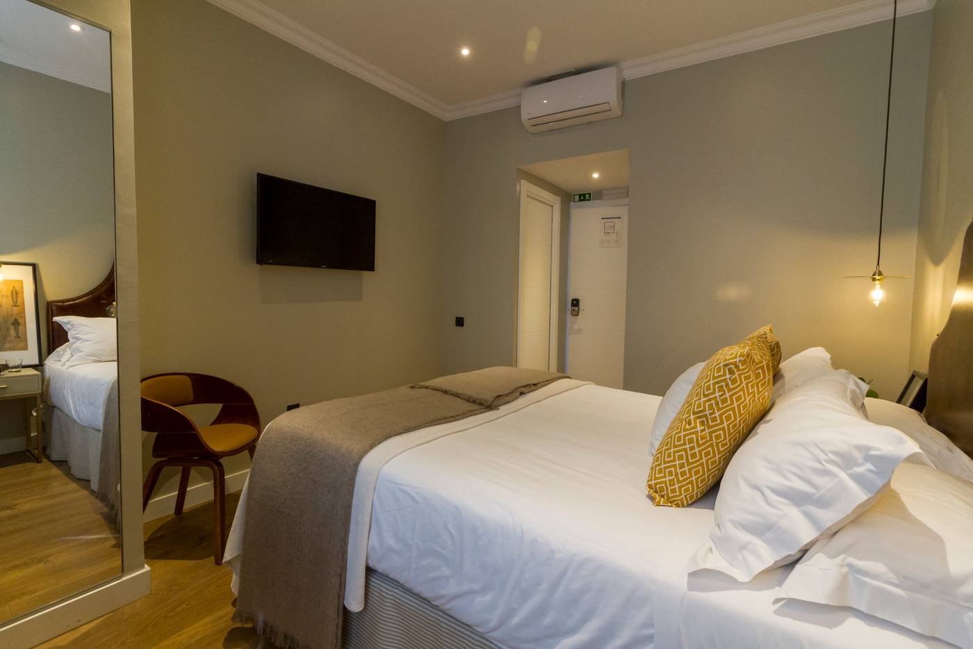 Bairro-Alto-Suites-Room-14