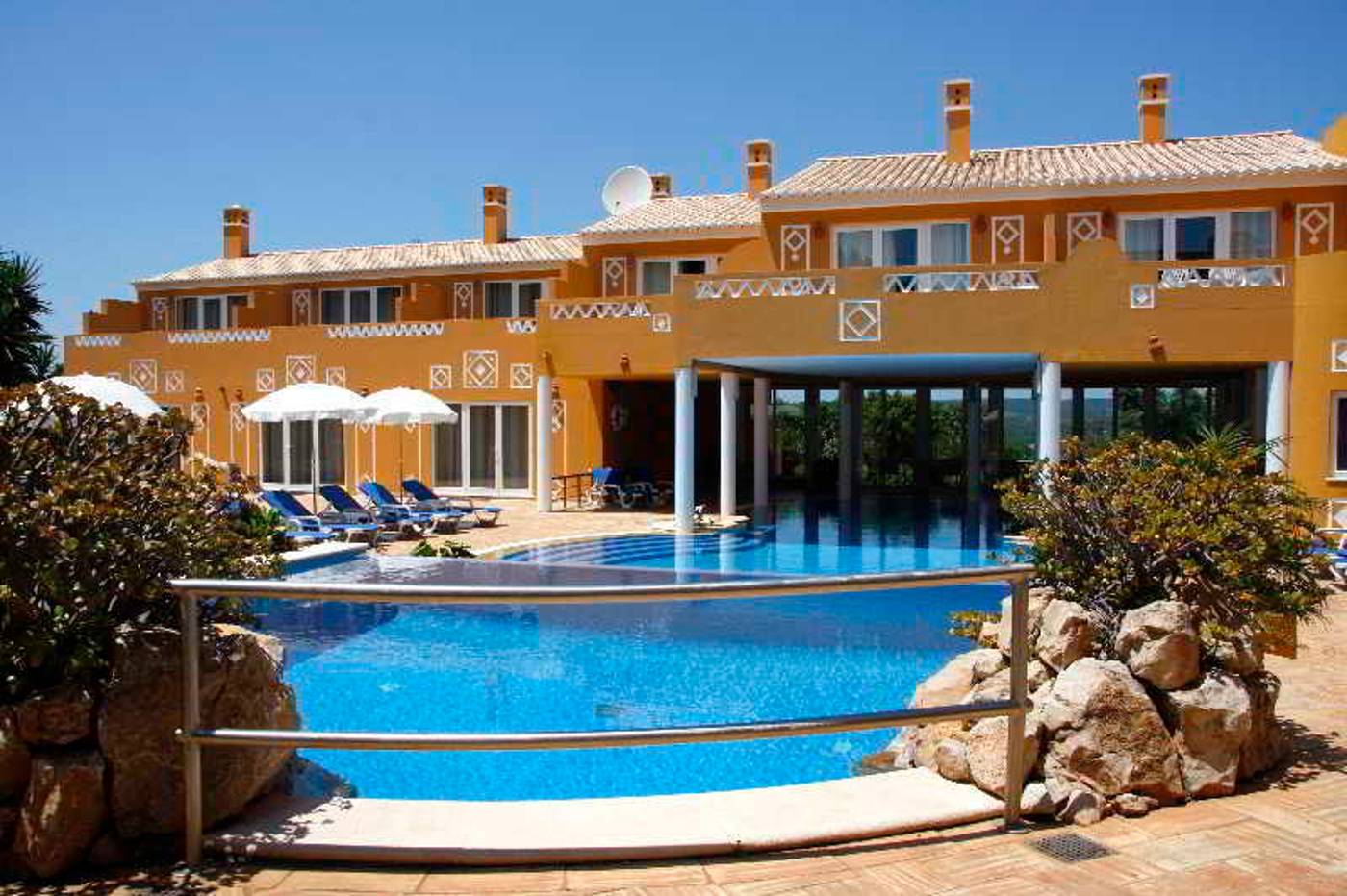 Montinho-de-Ouro-Pool-4