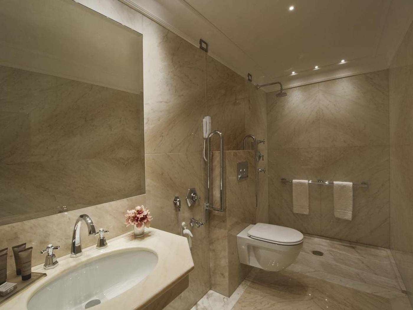 Ai-Reali-Hotel-Room-49