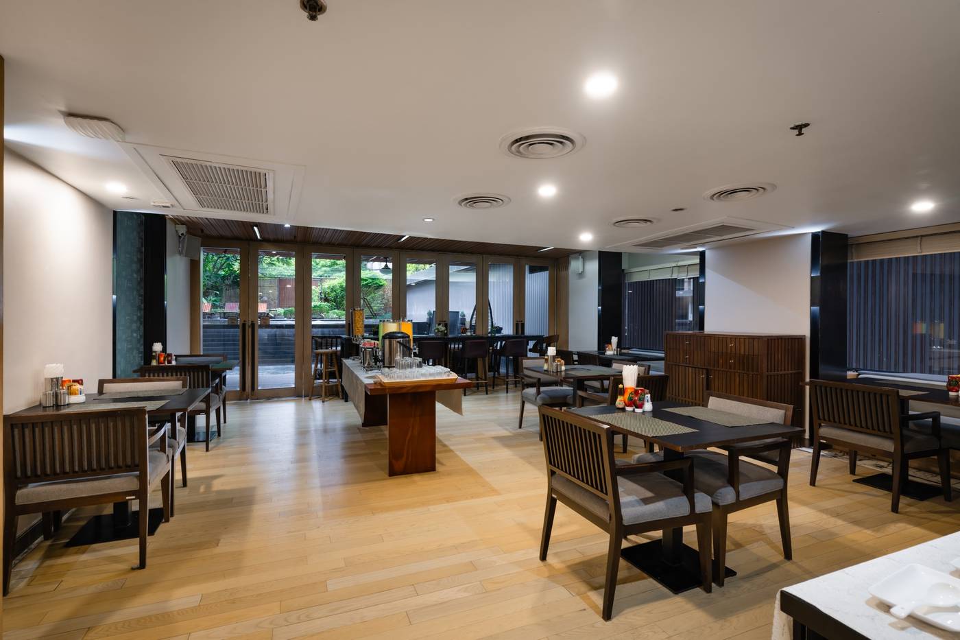 Arcadia-Suites-Bangkok-Restaurant-14