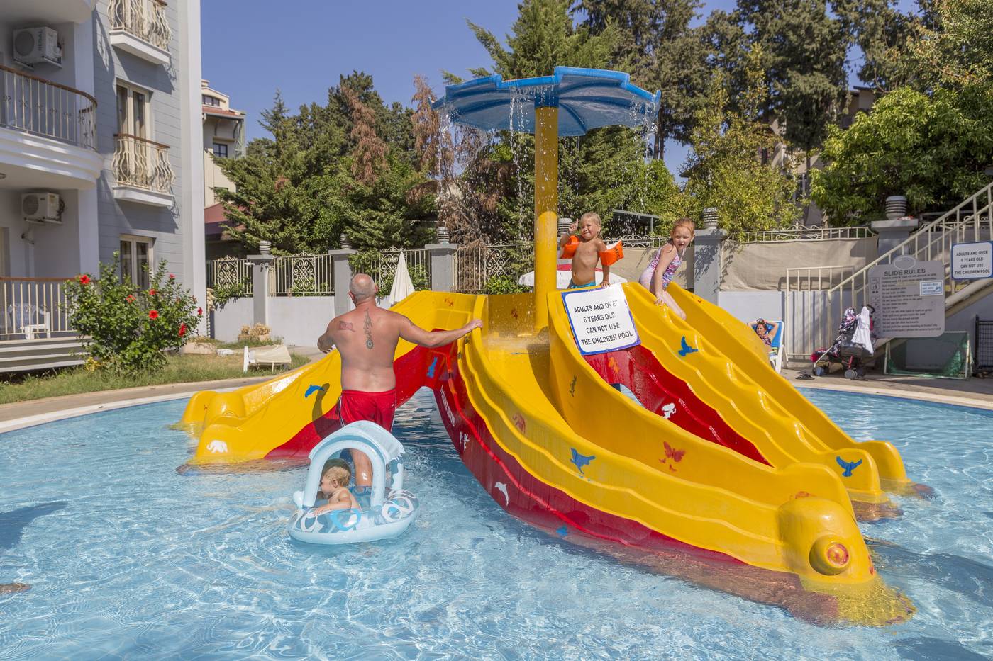 Alenz-Suite-Hotel-Pool-31