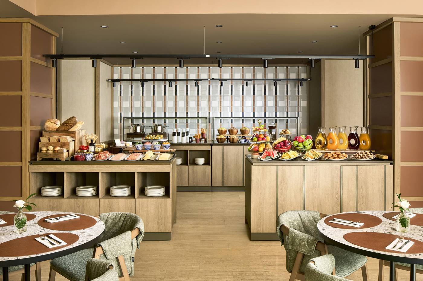 NH-Paseo-de-la-Habana-Restaurant-49