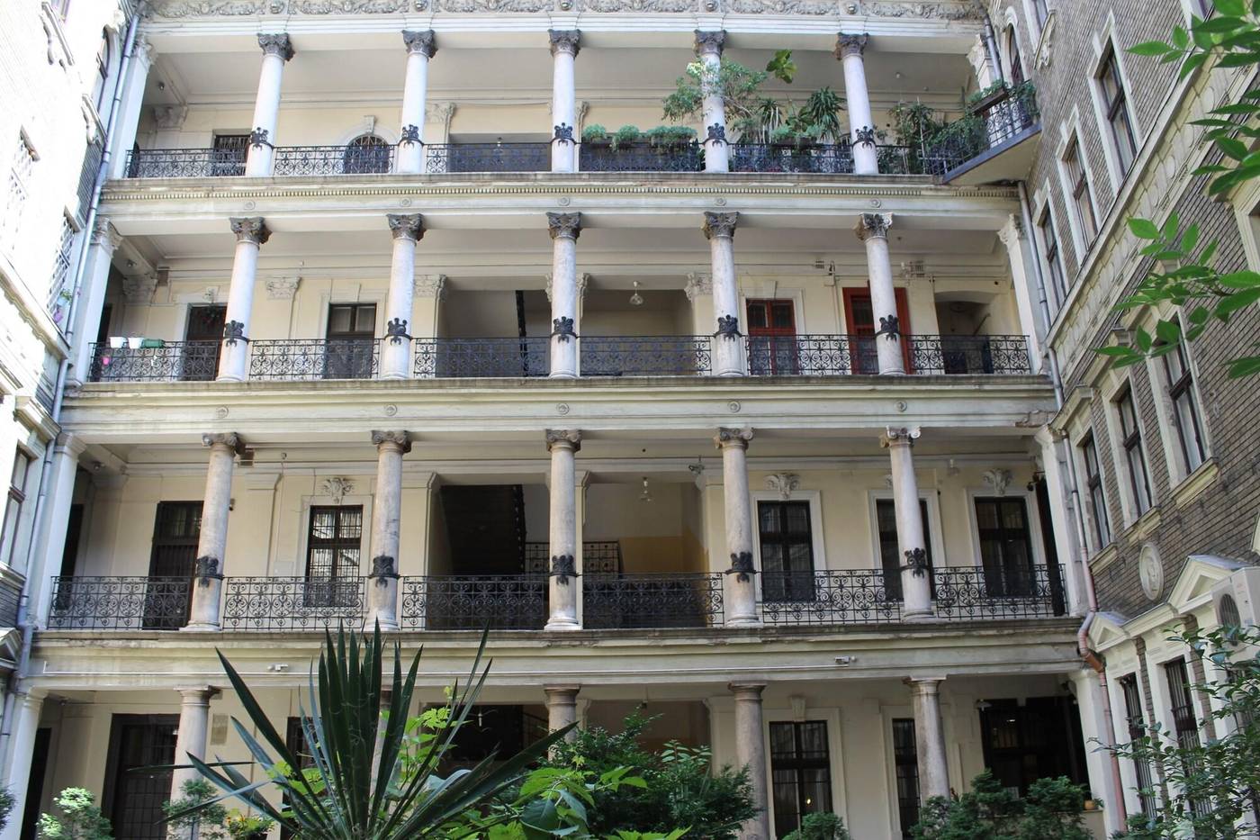 Omega-Guesthouse-Budapest-General-view-3