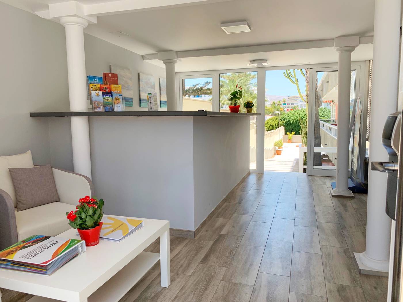 Don-Gregorio-Lobby-10