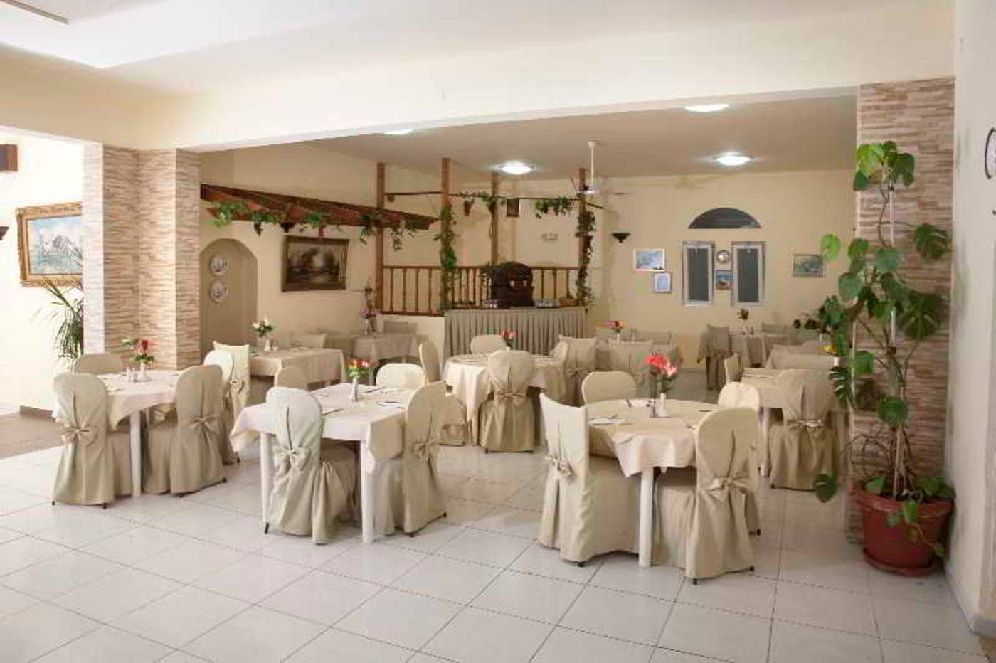 Golden-Odyssey-Restaurant-23