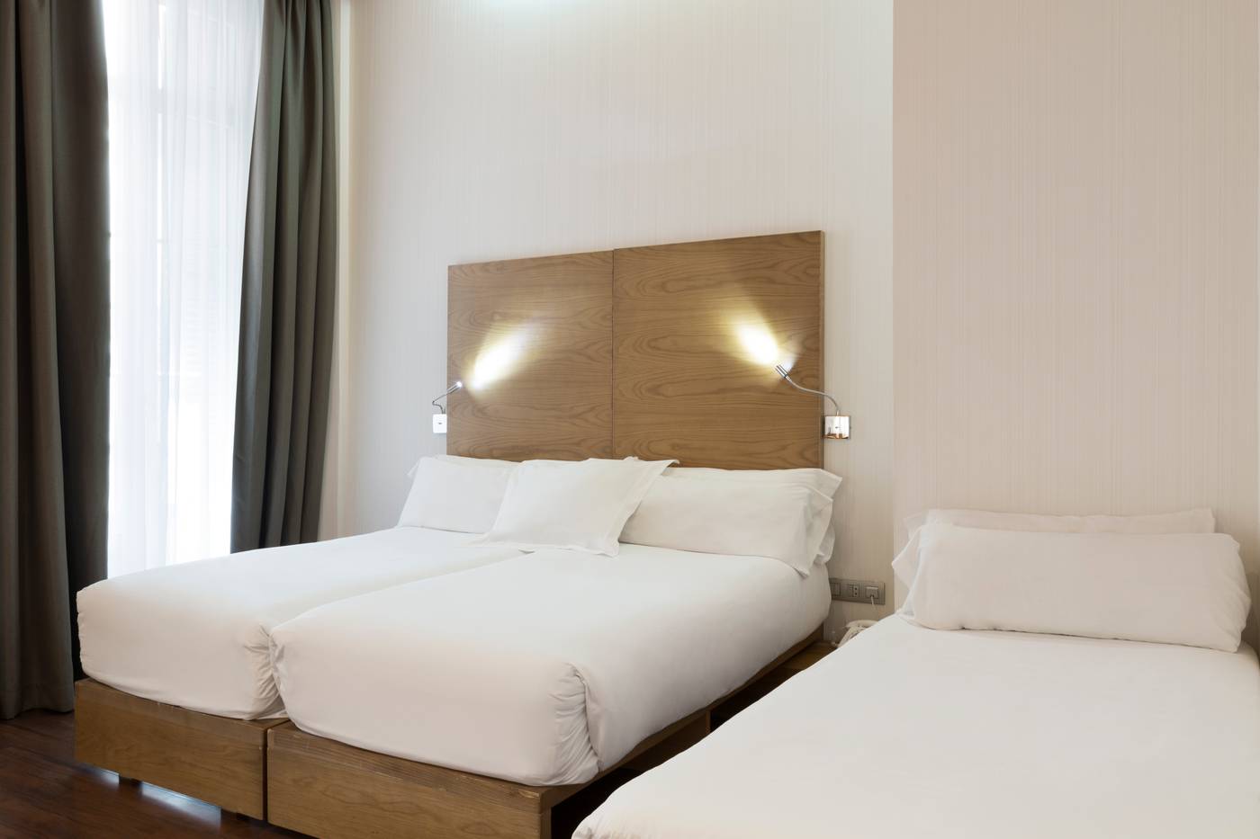 Petite-Palace-Plaza-Hotel-Room-11