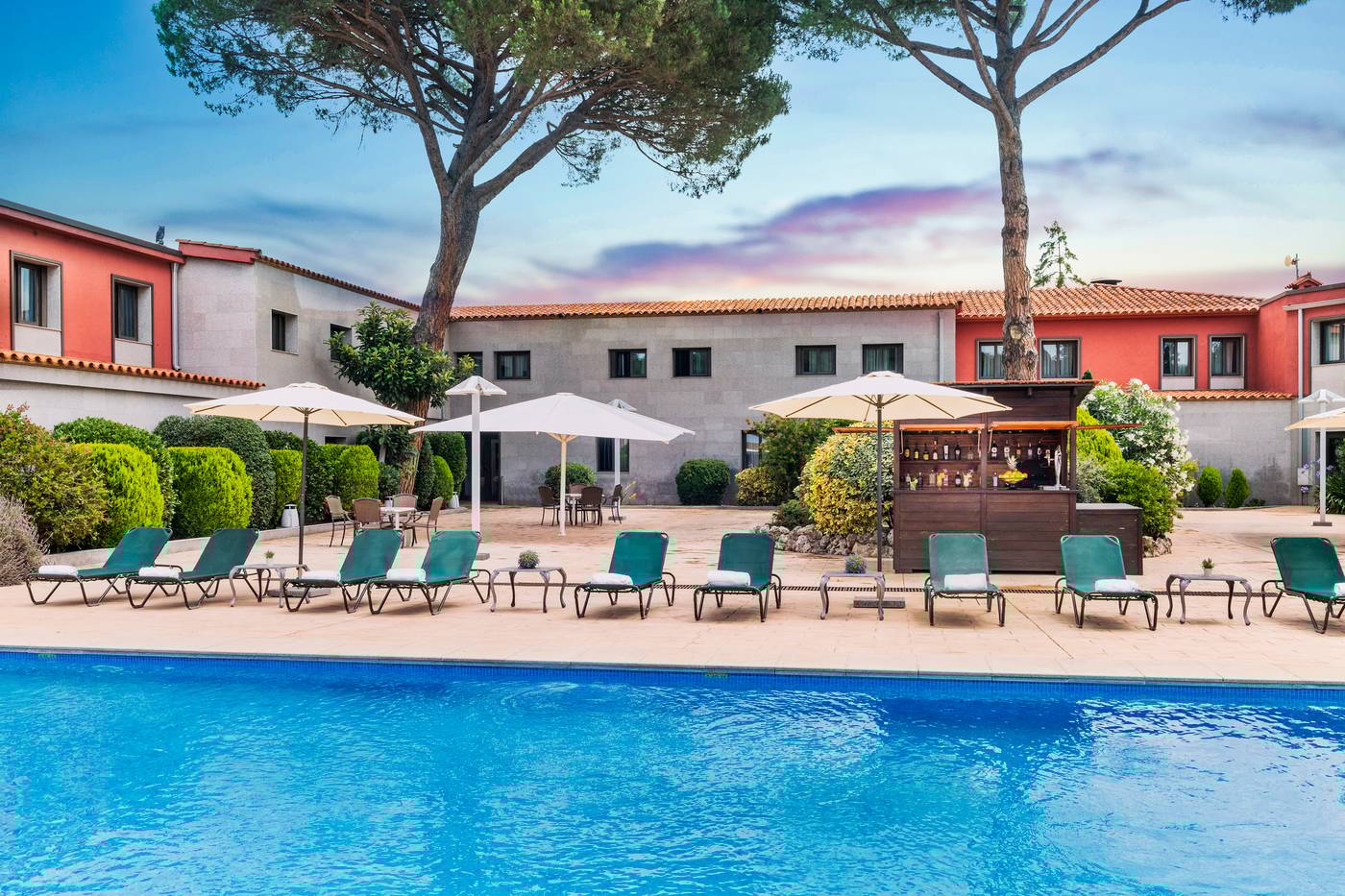 Salles-Hotel-Aeroport-de-Girona-Pool-6