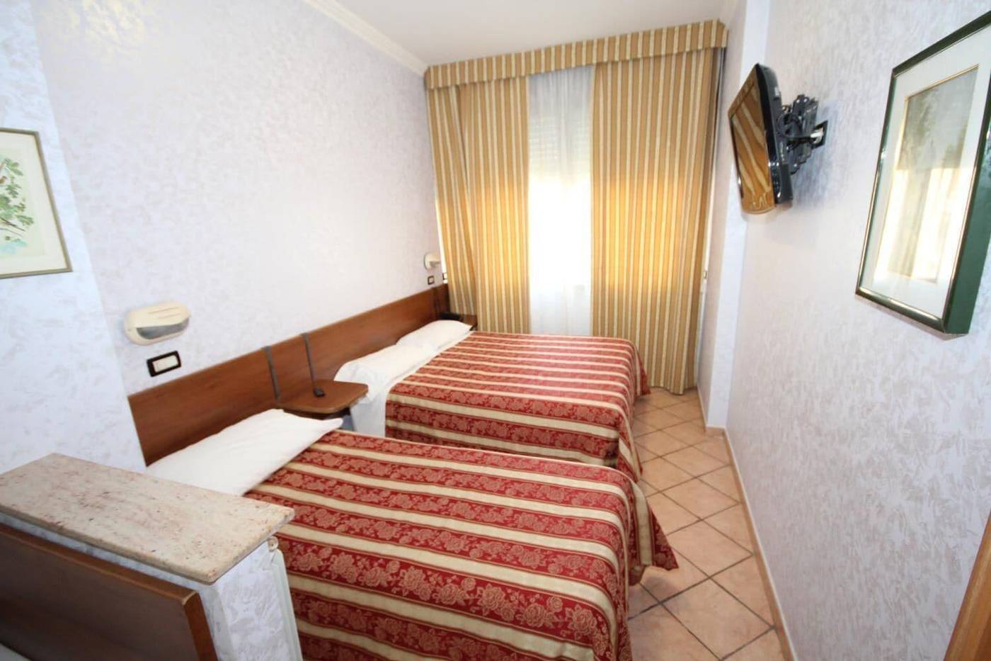 Hotel-Marisa-Room-20