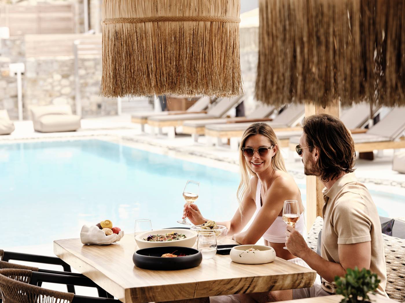 Mykonos-No5-Luxury-Suites---Villas-Restaurant-19